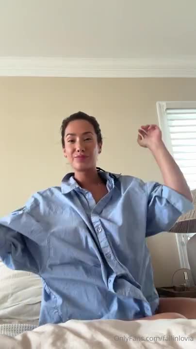 Eva Lovia – Having Fun WIth Dildo In Bed
