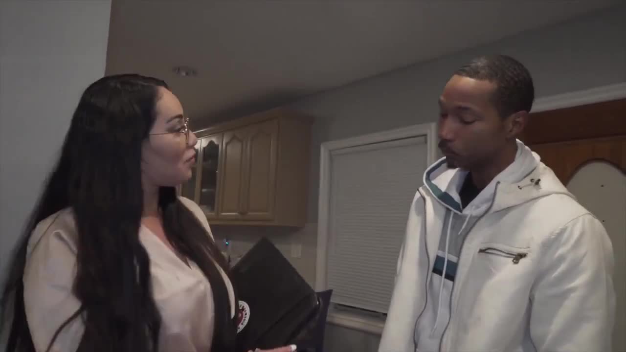Queen Rogue MILF Real Estate Agent’s Big Ass and Tits Get Fucked by BBC