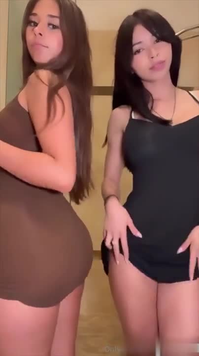 Sophie Rain Shower Porno With BFF