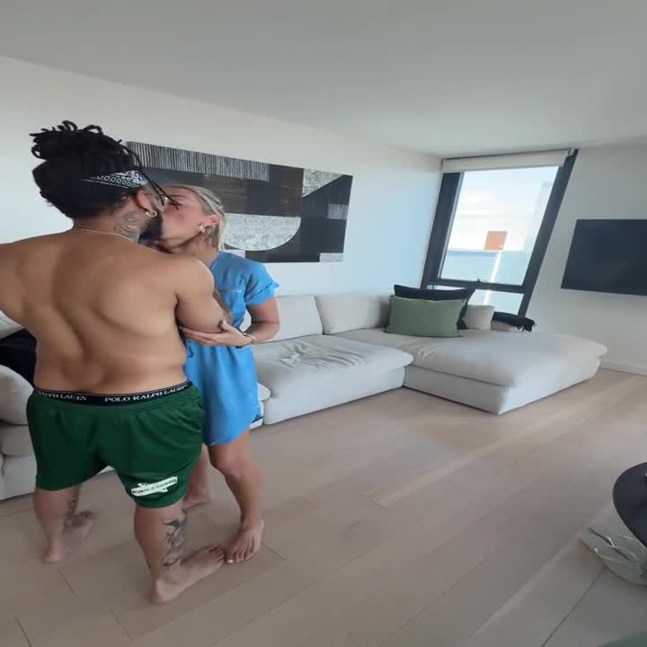 Holly Hotwife – Pt 1 BTS Slutting Out Horny MILF