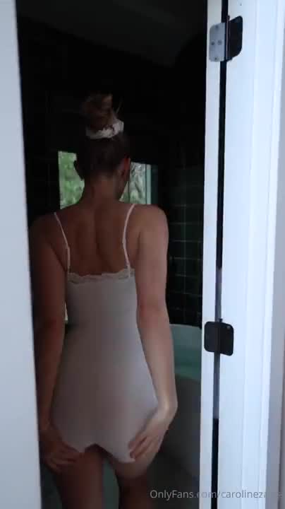 Caroline Zalog Bathtub Tease Video