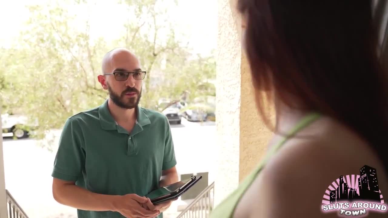 Syren De Mer Fucking With Internet Technician