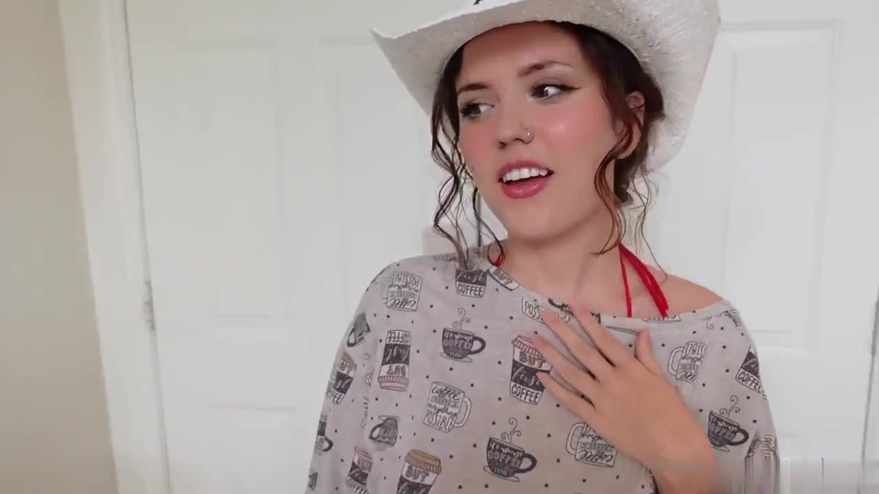 Big Titted Lauramariexoxo Makes Him Cheat On His GF Video