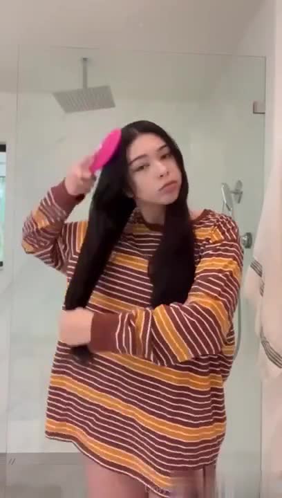 Hot TikTok Girl Aishah Sofey Shower Video