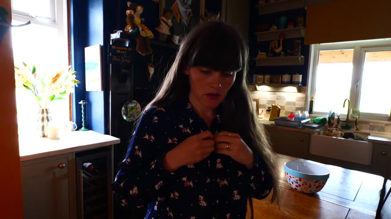 Sydney Harwin – Mommy Can’t Be Late