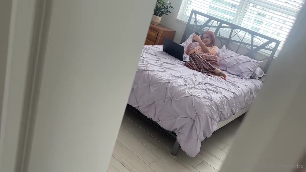 Elise London – First Sextape with Redhead Step Mom