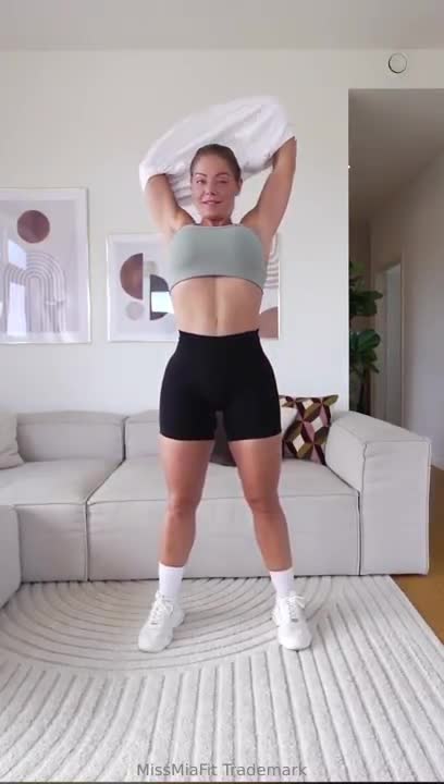 Miss Mia Fit – Oiled Up And Pleasuring Myself Hard