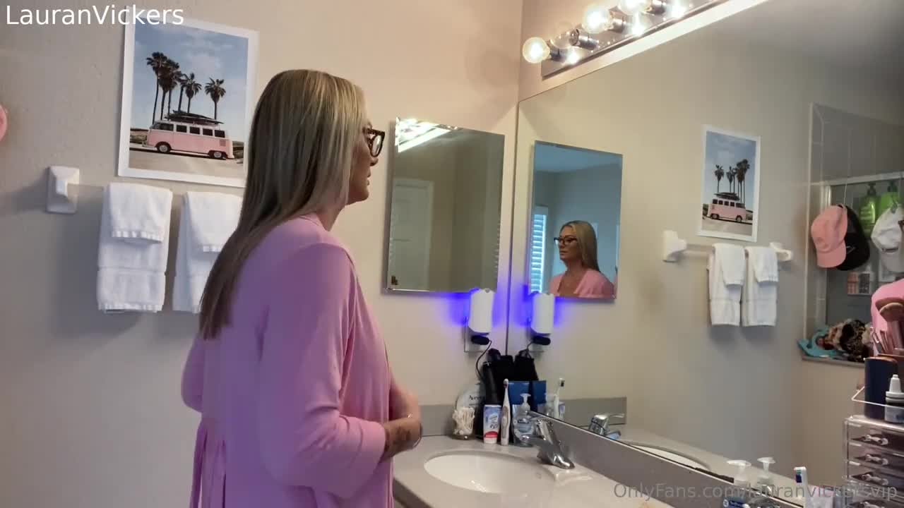 Lauran Vickers – Mommy And Son Fuck In The Bathroom