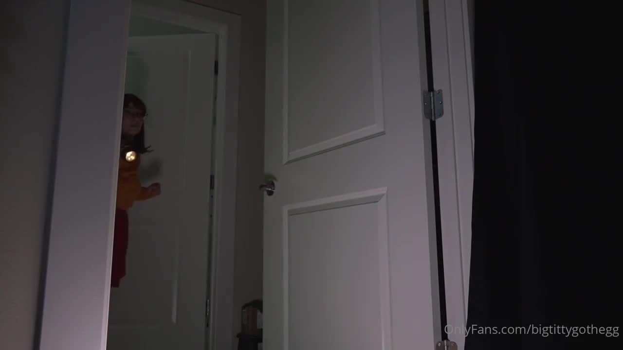 BigTittyGothEgg – Scooby Doo’s Velma Fucked By A Monster