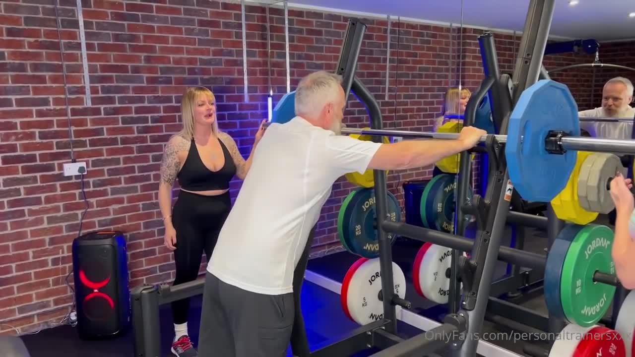 Summer Rose – Two British MILFs Fucks Old Man In The Gym