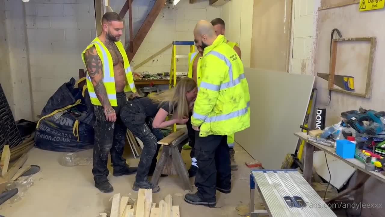 Joinersamanthax – First Gangbang With Builders