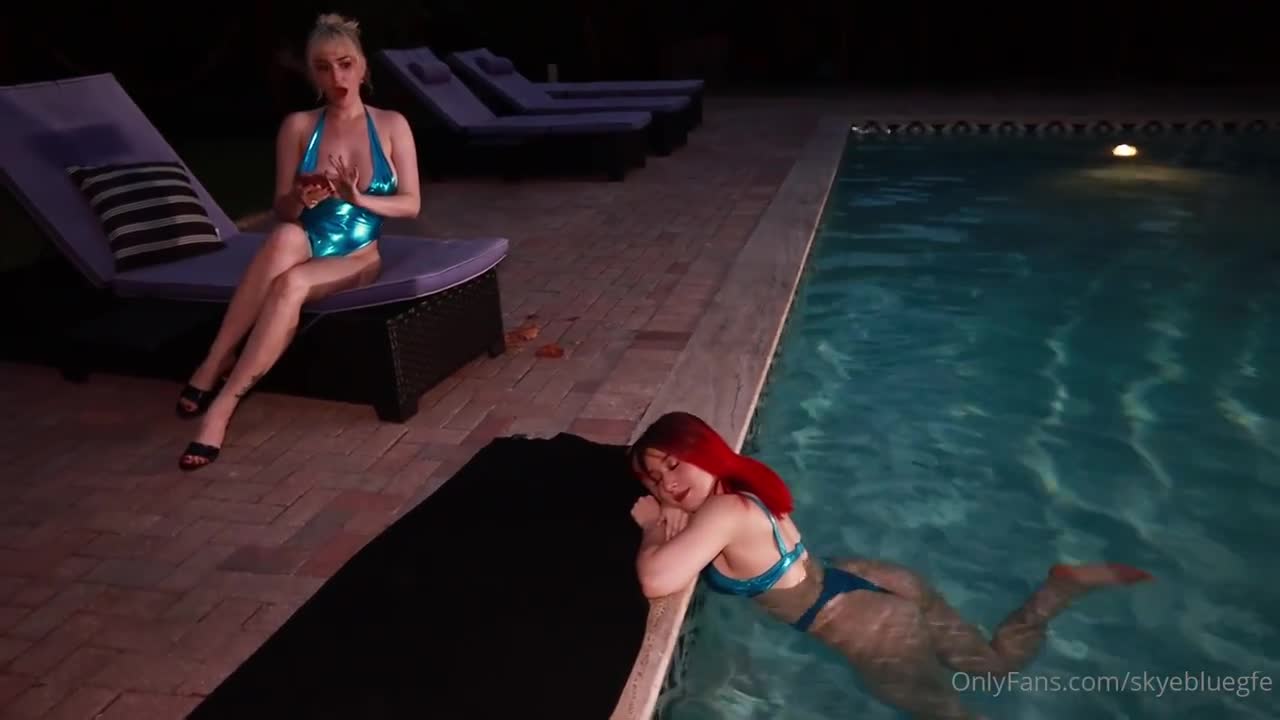 Skye Blue – G/G Poolside Playtime With Zoey Di Giacomo