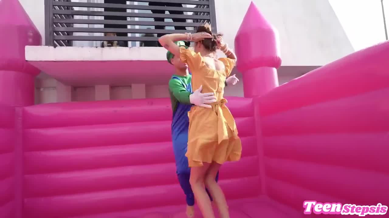 Shrooms Q Luigi Fucks Princess Peach in the Bouncy Castle