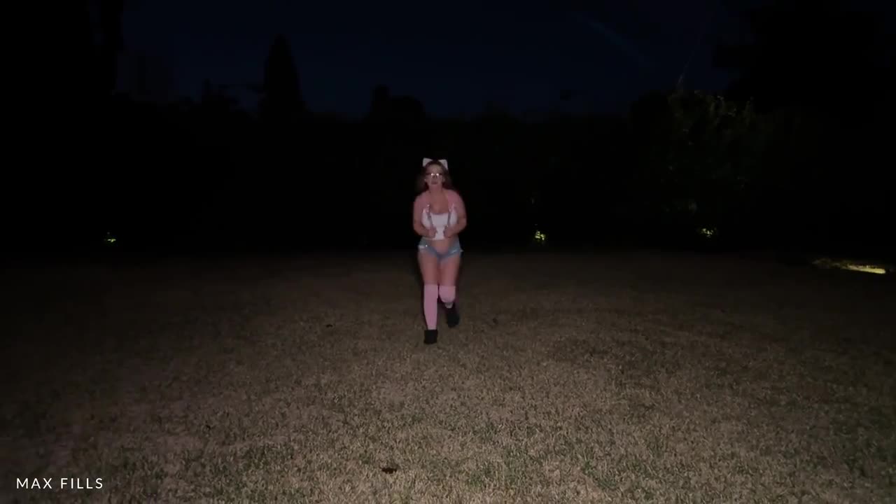 Charli O – Lost Pawg Asks Stranger for Help Getting Home