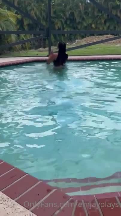 Emily Rinaudo Pool Sex Tape Video