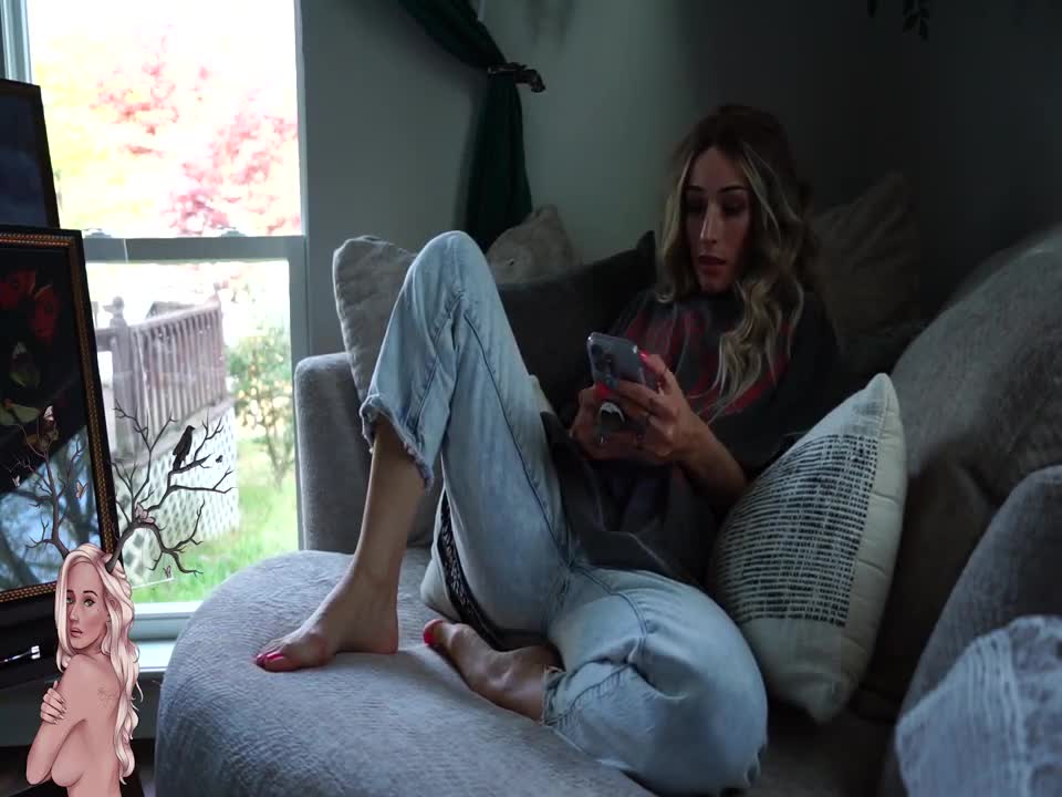 King Aura – New Roommate Is A Slut Mutual Masturbation