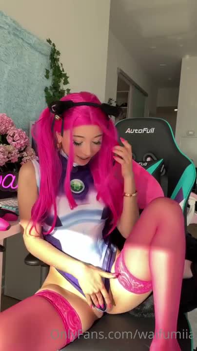 Waifu Miia – Star Fire Cosplay And Squirting BBC Dildo Fuck Machine