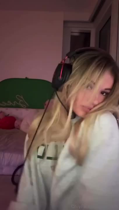 Breckie Hill See Through Lingerie Video