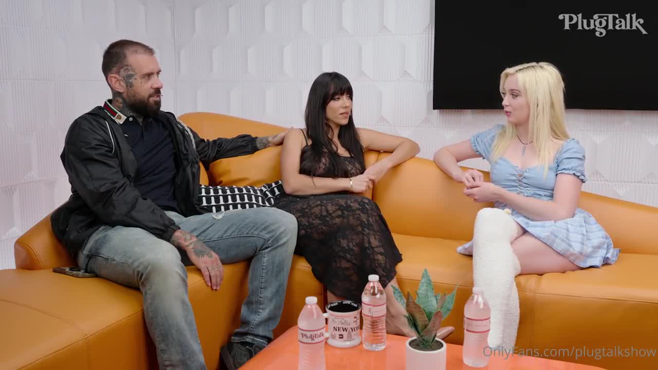 Lexi Lore And Lena The Plug – Threesome From PlugTalk