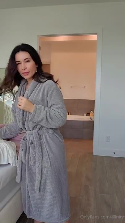 Alinity – Lingerie Try on