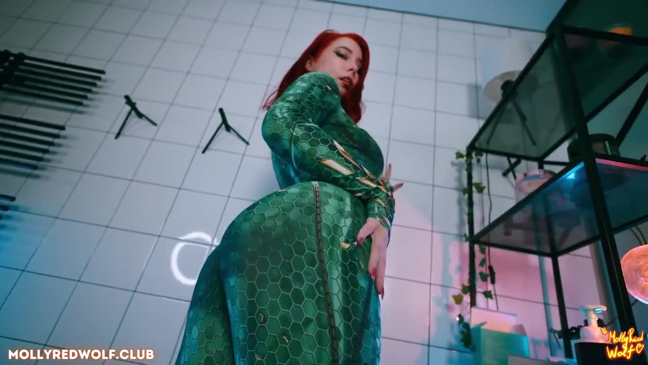 Molly Red Wolf – Aquaman. Mera came to fuck you in the bathroom