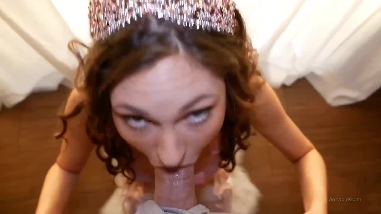 Anna Blossom – POV Blowjob With Huge Facial