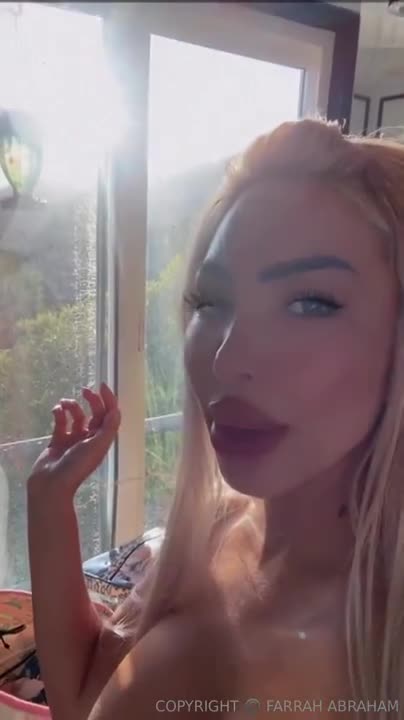 Farrah Abraham Bimbo Fingers Herself Naked on Rooftop