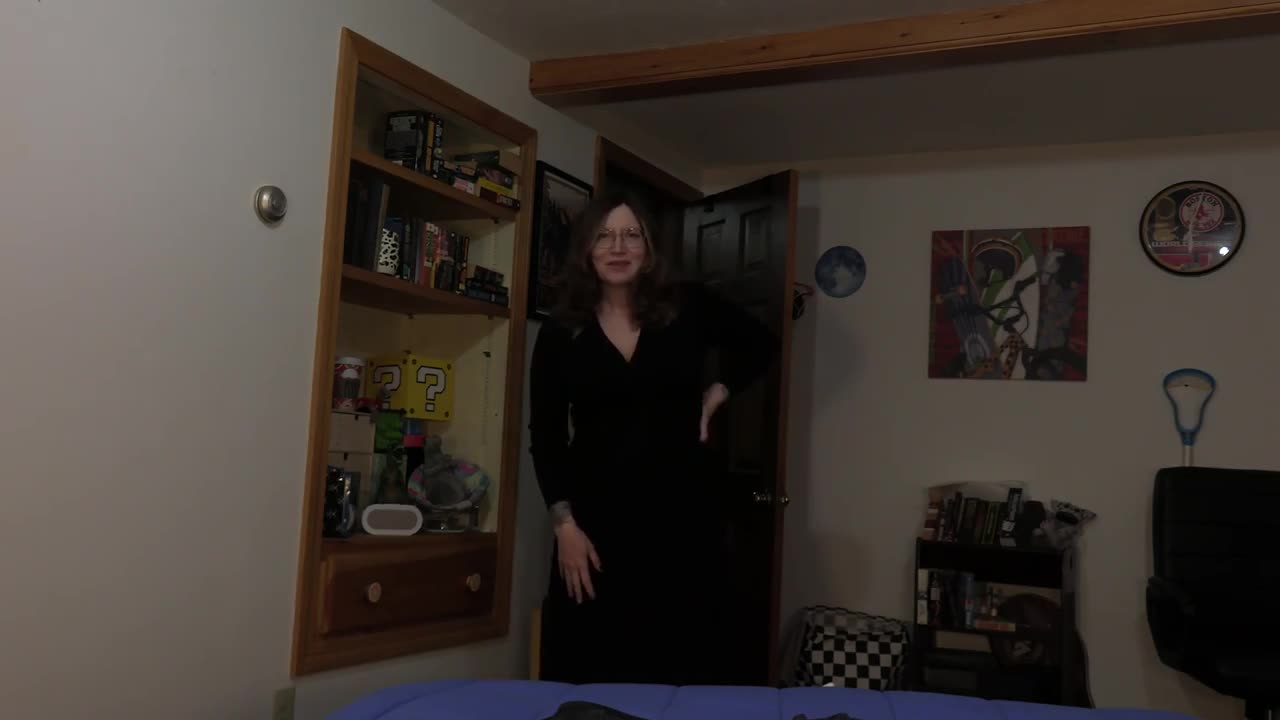 Bettie Bondage – Am I Small, Mom?