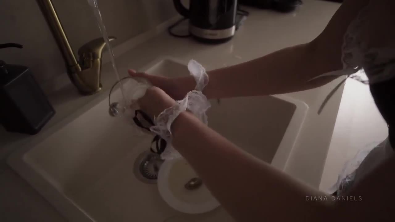 Diana Daniels – Sexy Maid Clean House And Drain Your Balls