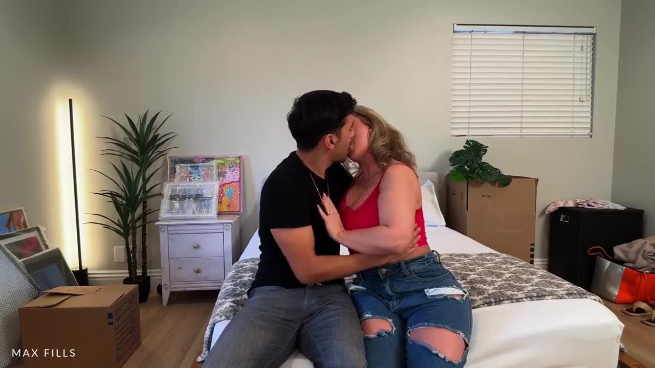 Andie Anderson Neighborly Milfy MILF Gets Huge Creampie
