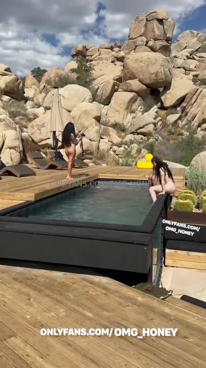Auhneesh Nicole, Yulissa & Katana GGGB Foursome Pool Fuck