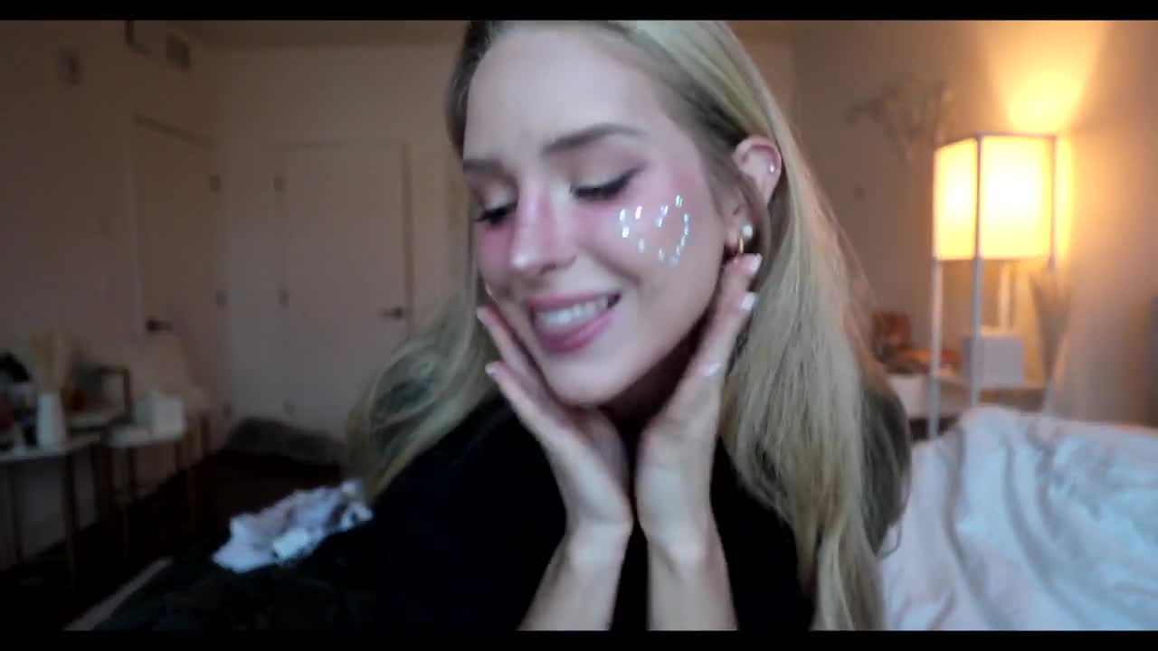 Caroline Zalog Halloween Try On Video Leaked