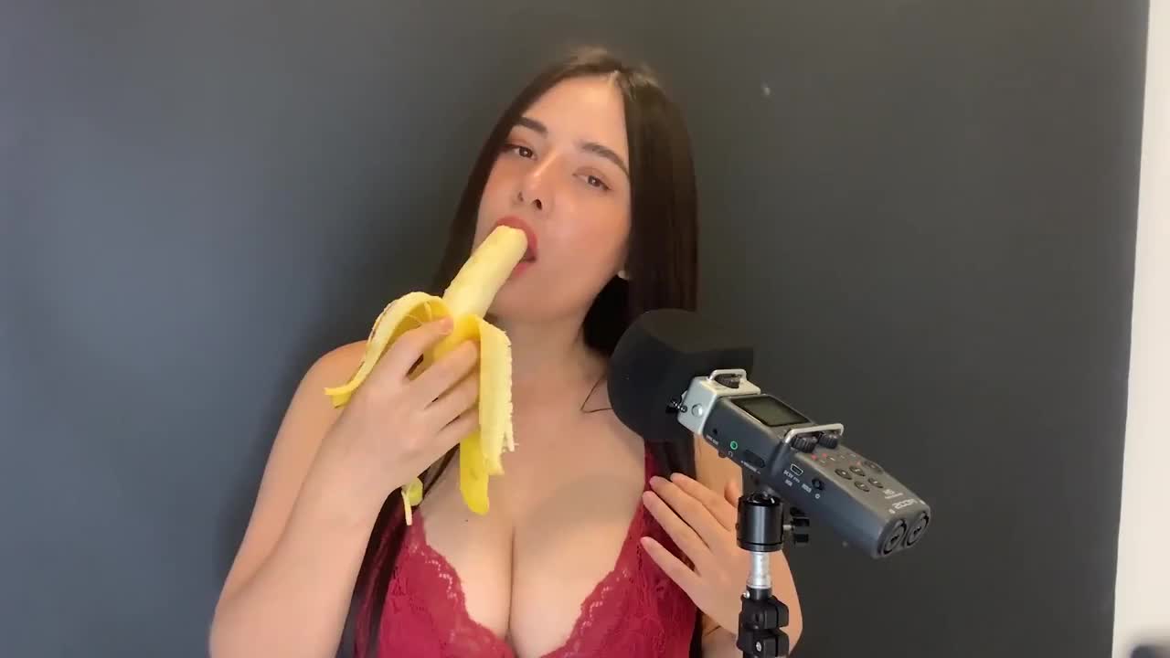 ASMR Wan Banana Blowjob Video Leaked