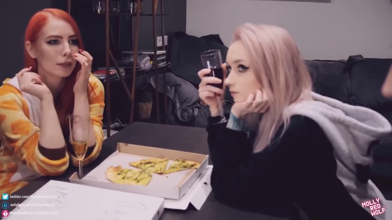 MollyRedWolf Sex With 3 Best Friends Video Leaked