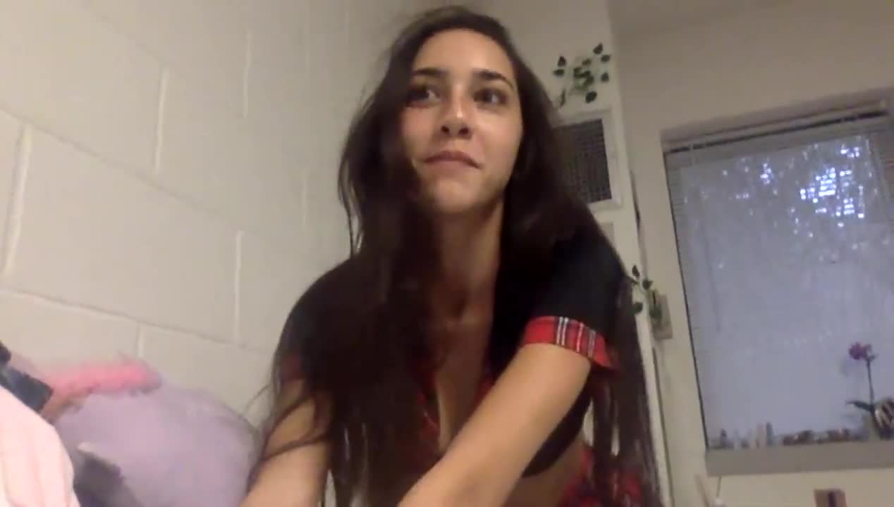 Izzy Green Nude Schoolgirl Livestream Video Leaked
