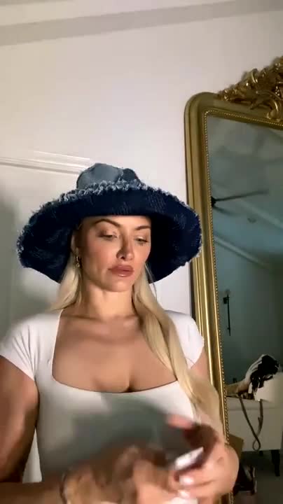 Lindsey Pelas 28th July Livestream Video Leaked