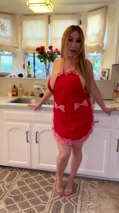 Kianna Dior Titfuck Solo