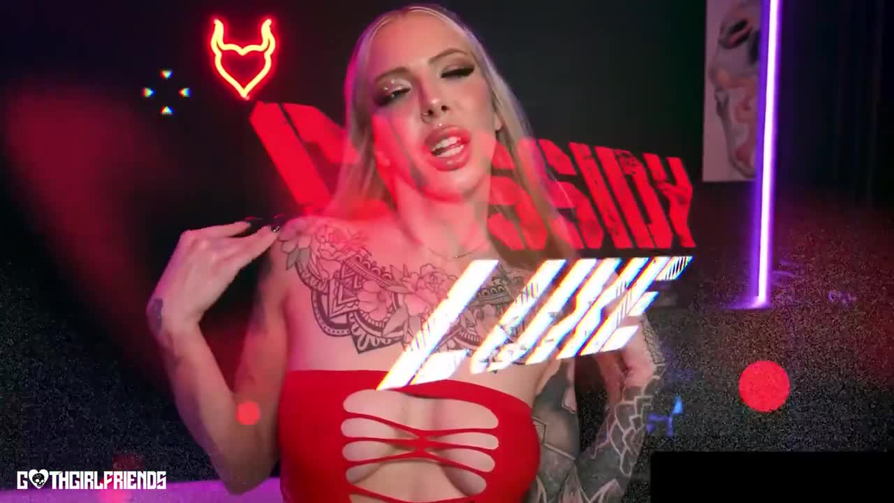 Cassidy Luxe Goth GF Submits To The Horny Man’s Rough Pounding