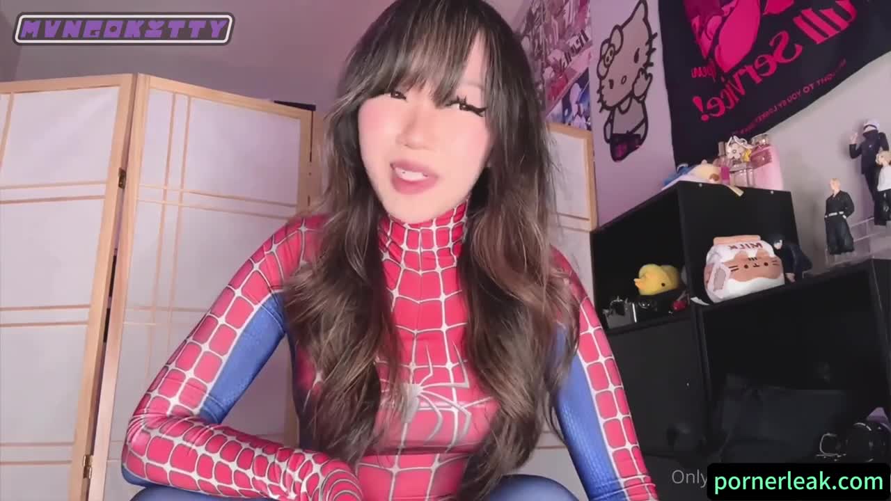 Asian Spidergirl Mvngokitty Stretching Her Pussy
