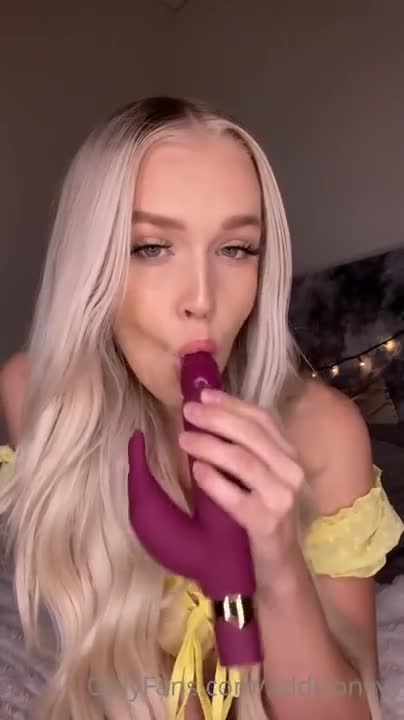Hot Addison Ivy Wraps Her Tight Lips Around Vibrator