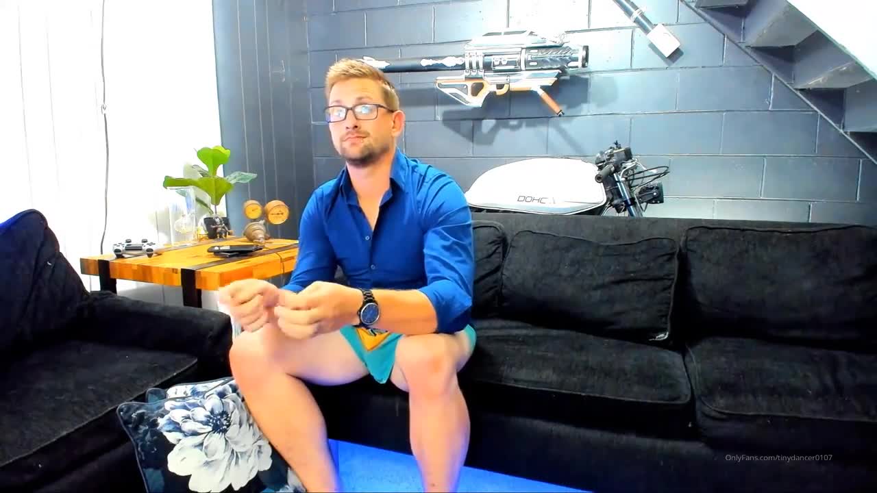 TinyDancer0107 Chilling On The Sofa Video Leaked