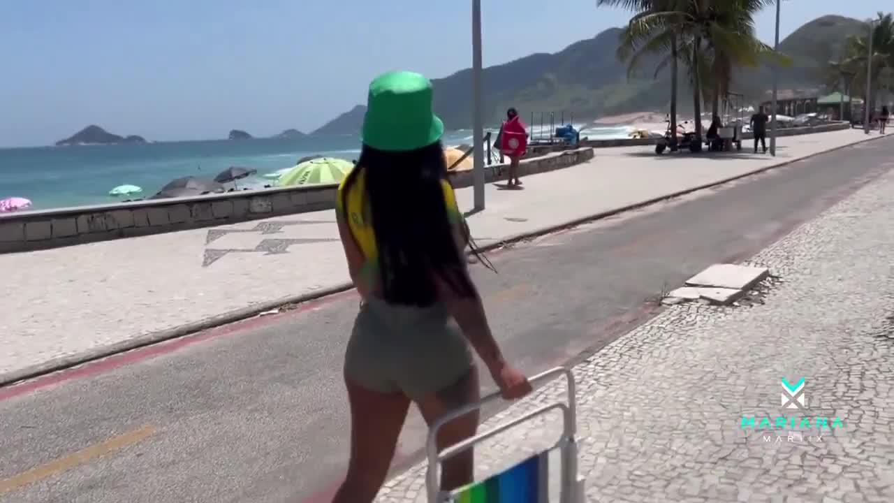 Mariana Martix Fucks a Stranger She Meets On The Beach