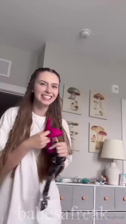 Babesafreak – Submissive Missionary With Toys