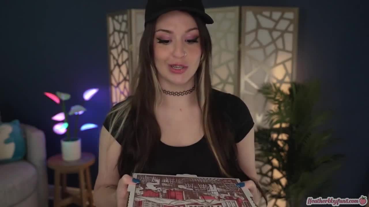 Heatherbby – Pizza Delivery Girl Gets A Big Tip