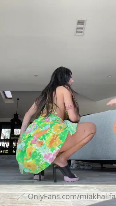 Mia Khalifa Ass Twerking Training With BFF