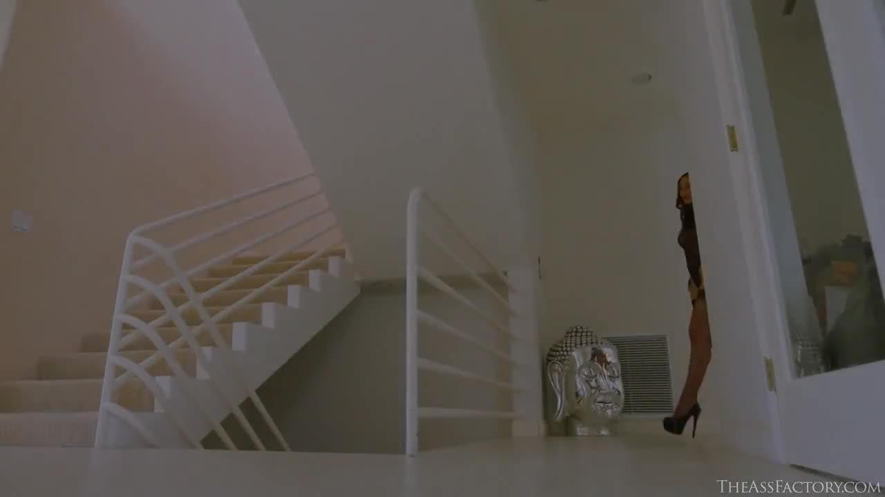 Chloe Amour OnlyFans leaked Chloe Amour Stops By The Ass Factory And Gets DP’d on HDthot