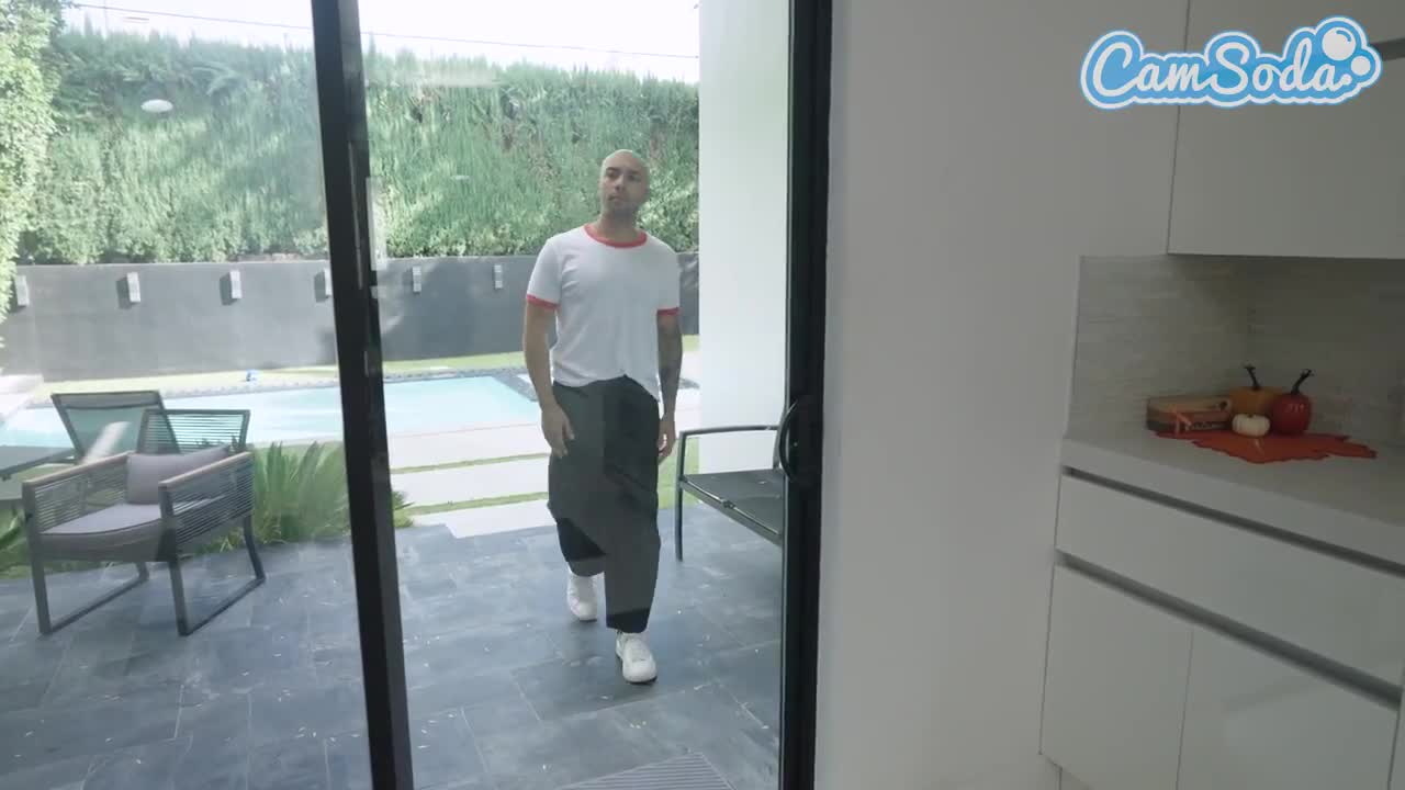Elizabeth Skylar Stepmom Seduces Stepson After Catching Him Jerking To Her Picture