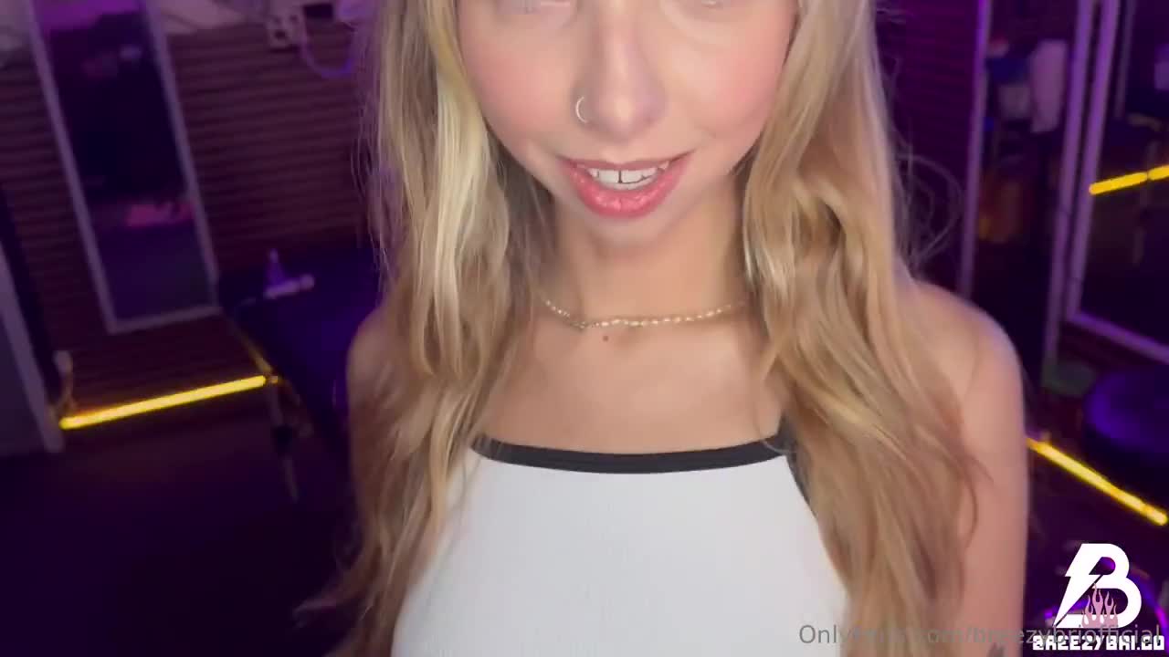 Breezy Bri Explicit Stepsister Encounter in Bedroom