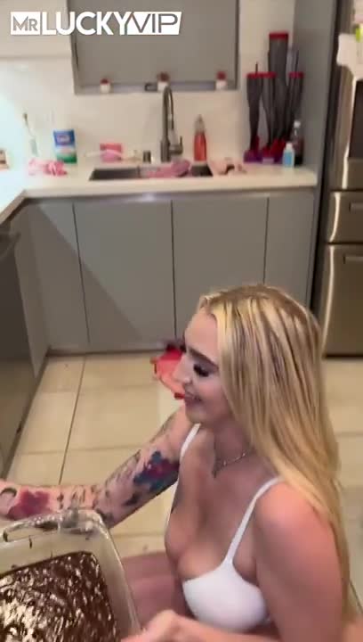 Kendra Sunderland Gets Taken By MrLuckyVip