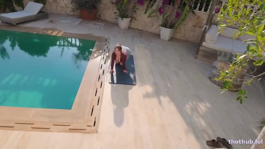 Comatozze Gets Fucked After Yoga Sextape